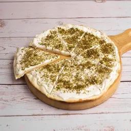 بيتزا موزاريلا وزعتر